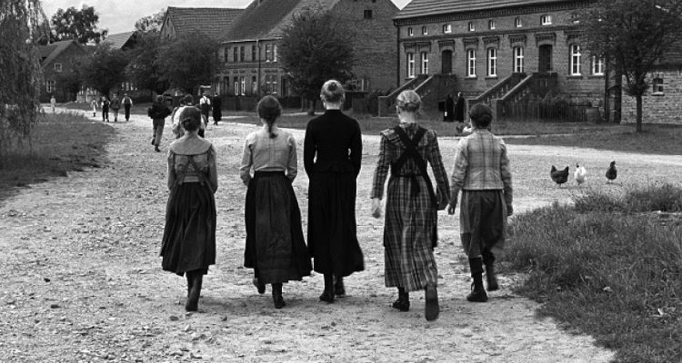 Kritik: Das weiße Band – Eine deutsche Kindergeschichte (DE/AU 2009)